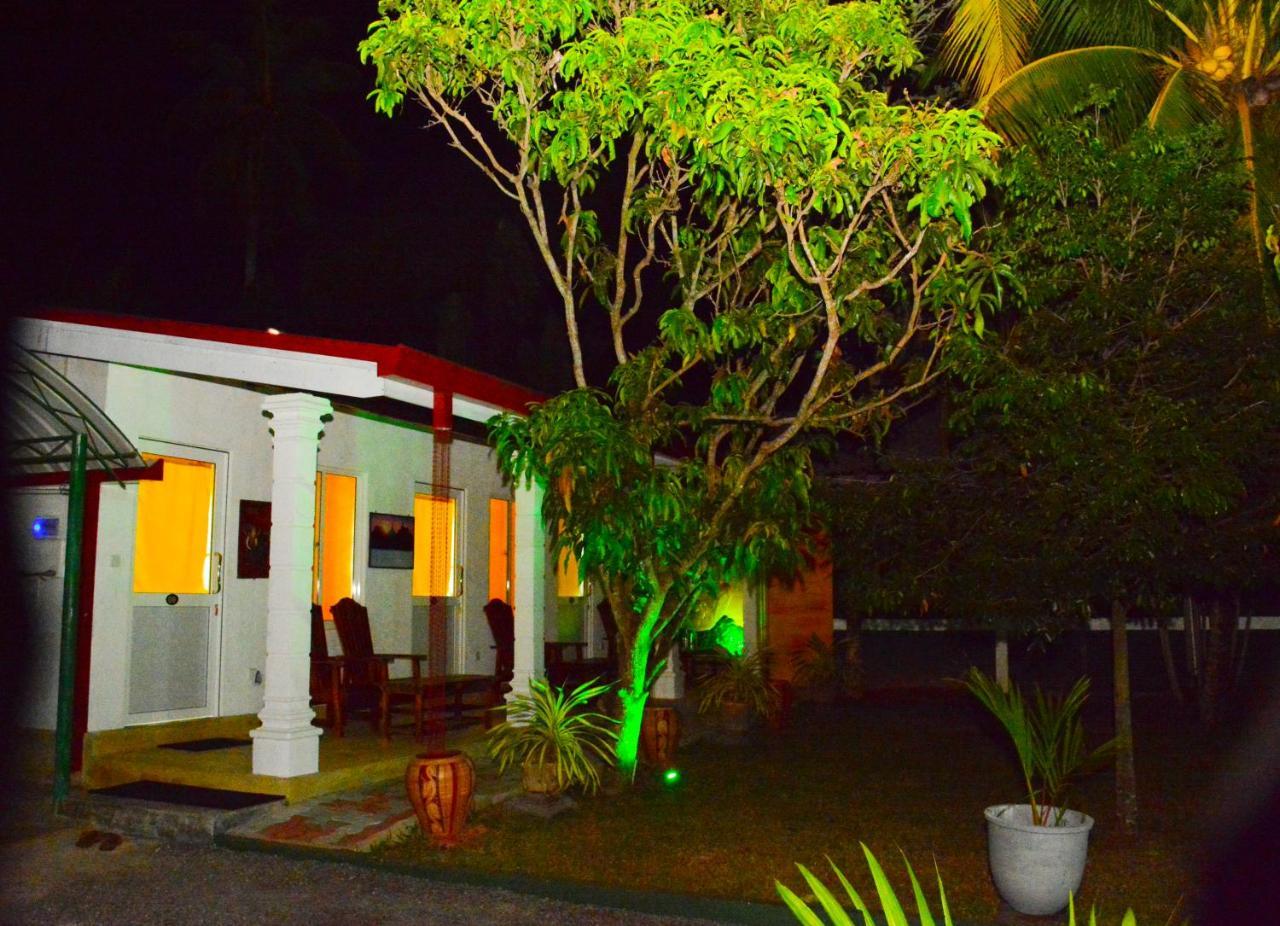 Negombo Village Guesthouse Exterior photo