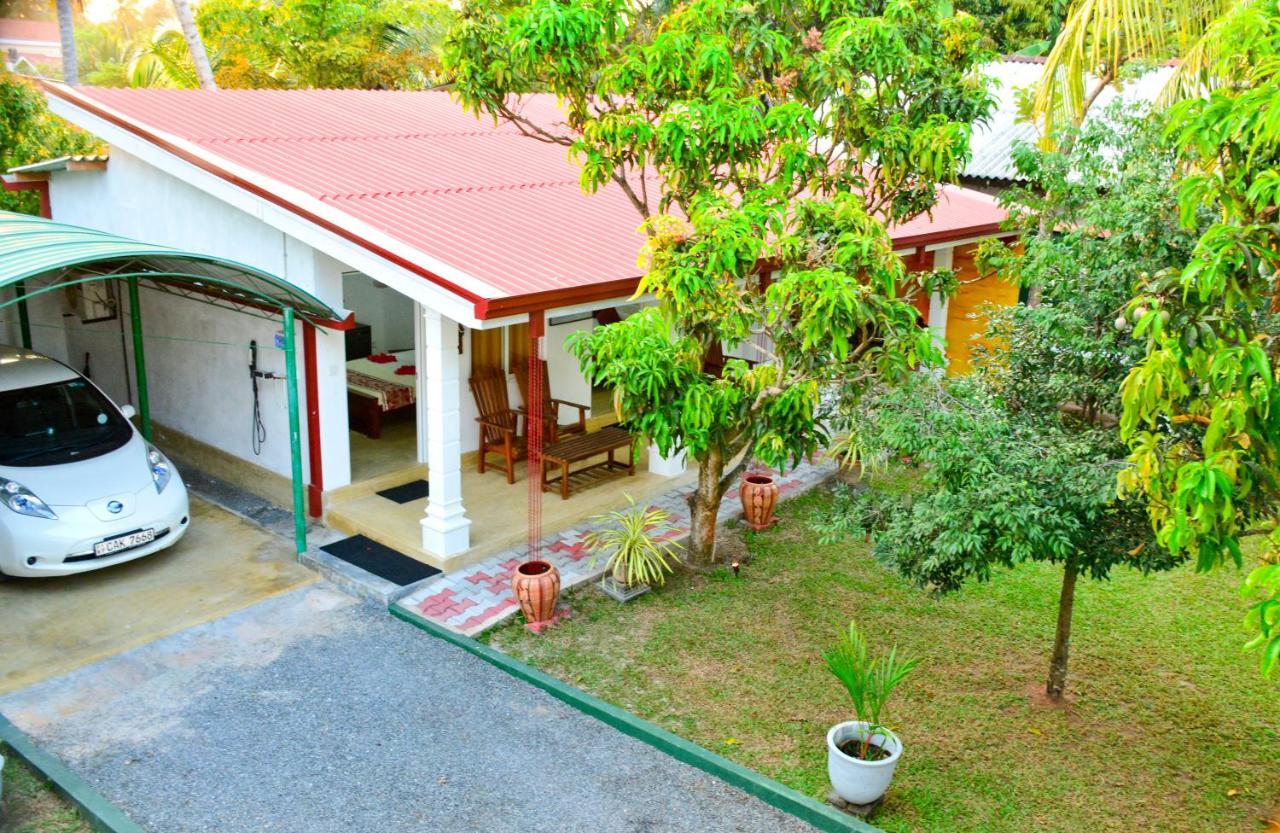 Negombo Village Guesthouse Exterior photo