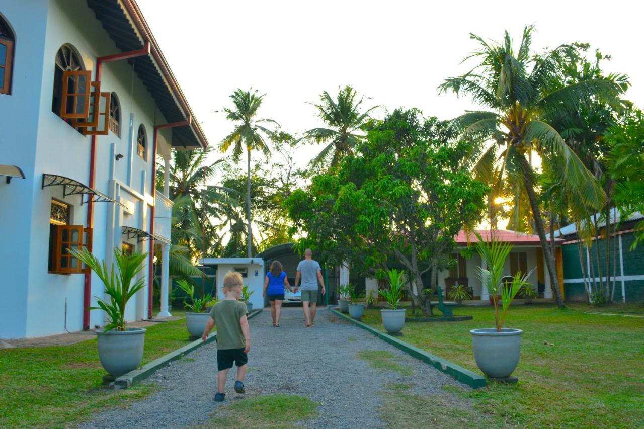 Negombo Village Guesthouse Exterior photo