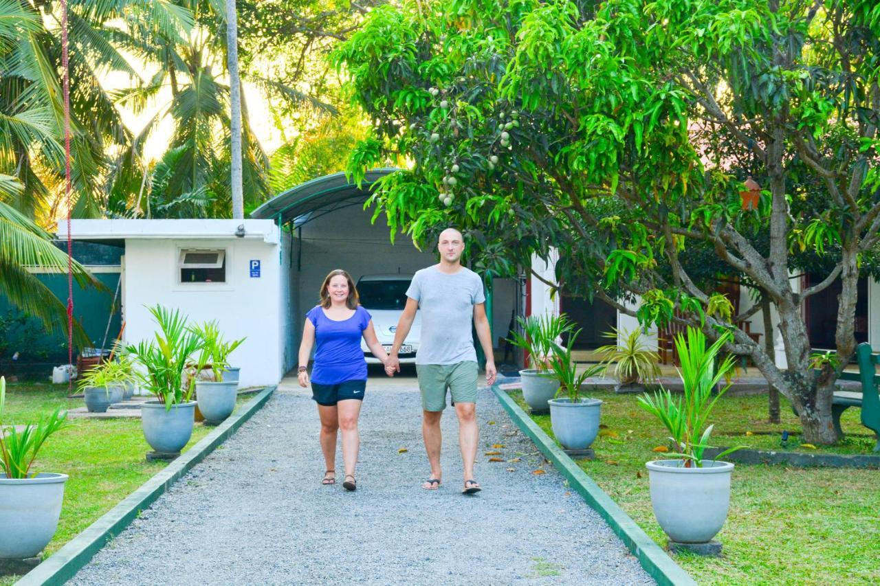 Negombo Village Guesthouse Exterior photo